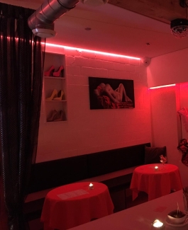Florys Voyeur Bar: Gesehen und Sehen lassen - Bild 3 von 3