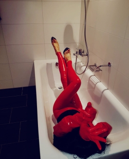 LADY VIVIENE - Bild 2 von 8