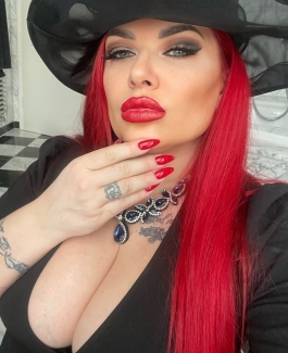 Mistress Nora Marinelli - Bild 9 von 10