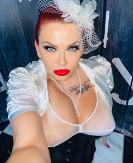 Mistress Nora Marinelli - Bild 6 von 10