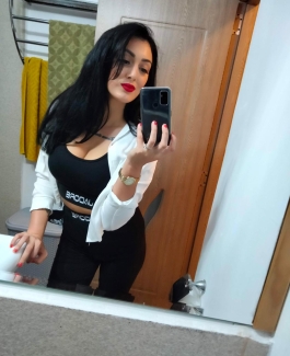 Selena - Bild 1 von 4