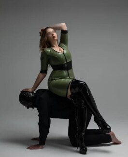 Mistress Kim - Bild 2 von 8