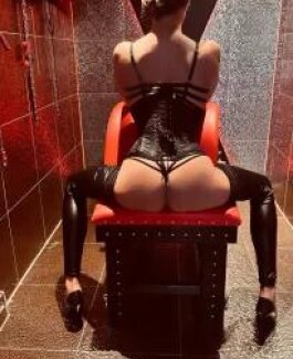 Lady Lorra - Bild 1 von 7