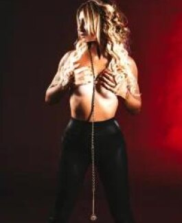 Lady Belle Bizarr - Bild 1 von 14