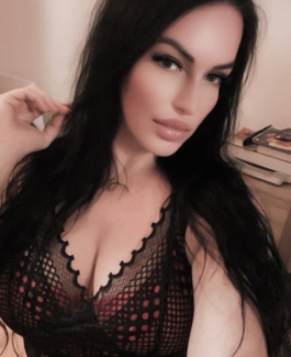 Elena - Bild 1 von 2