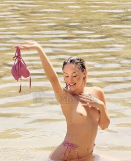Nina - Bild 1 von 10