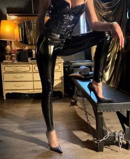 Lady Lorra - Bild 3 von 17