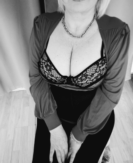 Reife Pivate Hausfrau 50.j (Leicht mollig) - Bild 3 von 7
