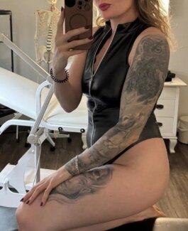 Domina Alena Star - Bild 1 von 8