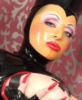 Dominatrix Noa - Bild 1 von 14