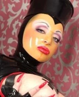 Dominatrix Noa - Bild 7 von 14