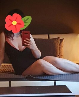 Reife, scharfe Dame - Bild 3 von 8