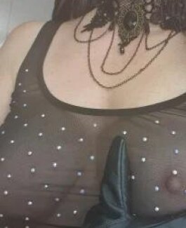 Reife, scharfe Dame - Bild 1 von 8