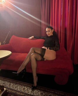 Domina Lady Nika-Noire - Bild 1 von 1