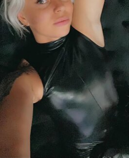 Karina - Bild 2 von 4