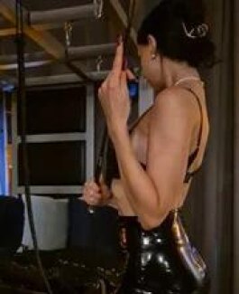 Schweizer Domina Art of Fetish Bizarr - Bild 4 von 6