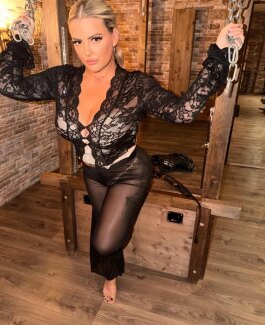Fetisch Bizzare Domina Sophie Diamond - Bild 3 von 17