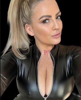 Fetisch Bizzare Domina Sophie Diamond - Bild 8 von 17