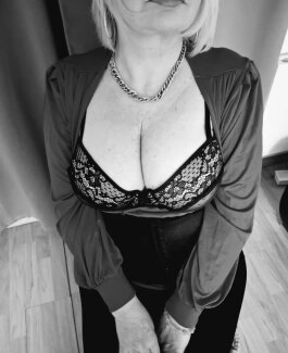 Kriens..Reife Pivate Hausfrau 51.j (Leicht mollig) - Bild 2 von 5