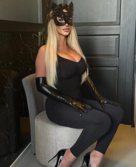 Deutsche Domina bizarrer Art - Bild 4 von 4