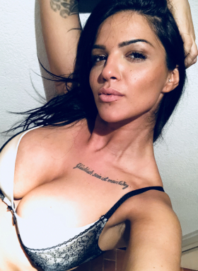 Alessia  - Bild 1 von 3