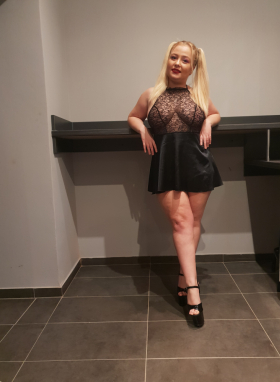 JULIA - Bild 2 von 3