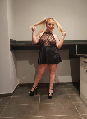 JULIA - Bild 1 von 3