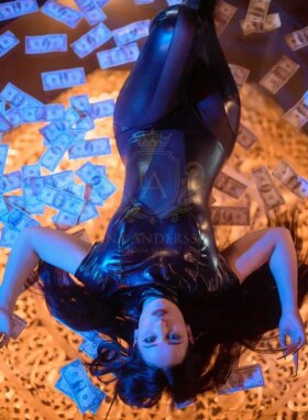 Miss Bathory - Bild 3 von 8