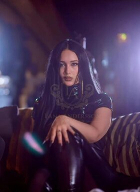 Miss Bathory - Bild 2 von 8