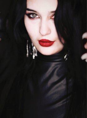 Miss Bathory - Bild 6 von 8