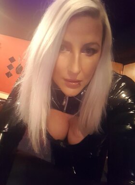 Mistress Ofhelia - Bild 14 von 17