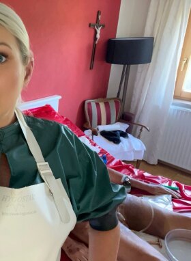 Mistress Ofhelia - Bild 1 von 17