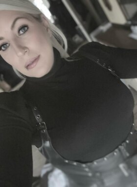 Mistress Ofhelia - Bild 10 von 17