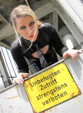 Mistress Ofhelia - Bild 7 von 17
