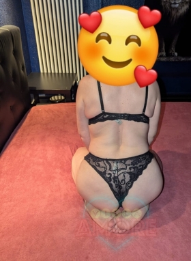 Vollbusige Blondine Sandy - Bild 1 von 2